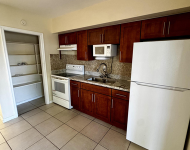 2824 N Dixie Highway - Photo Thumbnail 3