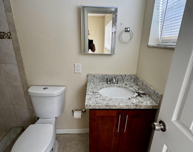 2824 N Dixie Highway - Photo Thumbnail 5
