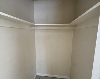2824 N Dixie Highway - Photo Thumbnail 11