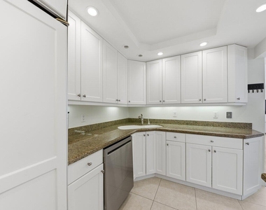 5420 N Ocean Drive - Photo Thumbnail 11