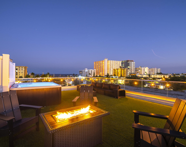 1002 N Riverside Drive - Photo Thumbnail 22