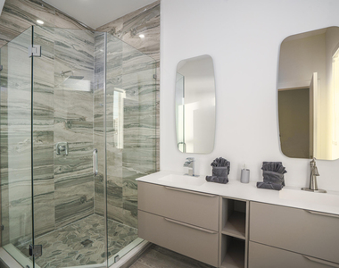 1002 N Riverside Drive - Photo Thumbnail 19