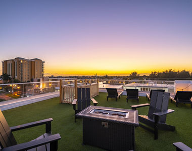 1002 N Riverside Drive - Photo Thumbnail 23