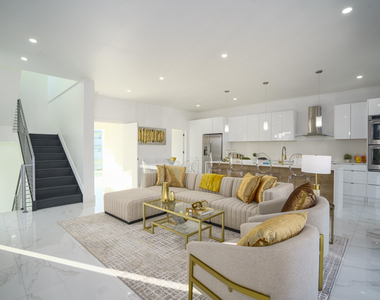 1002 N Riverside Drive - Photo Thumbnail 10
