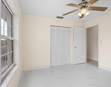 5540 S Lakewood Cir Circle S - Photo Thumbnail 16