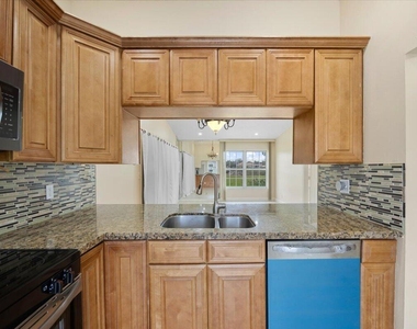 5540 S Lakewood Cir Circle S - Photo Thumbnail 11