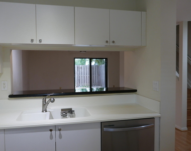 227 City View Drive - Photo Thumbnail 3