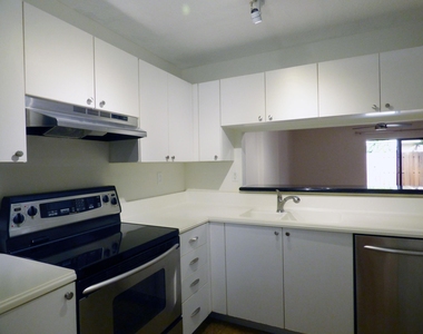227 City View Drive - Photo Thumbnail 5