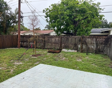 5431 Ne 22nd Terrace - Photo Thumbnail 8