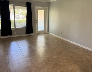 5431 Ne 22nd Terrace - Photo Thumbnail 1
