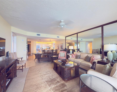 800 Ocean Drive - Photo Thumbnail 3