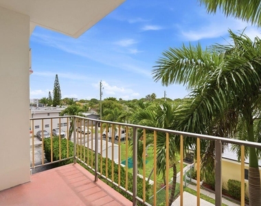 1747 Rodman Street - Photo Thumbnail 14