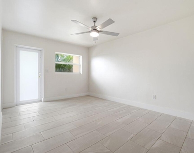 1747 Rodman Street - Photo Thumbnail 7