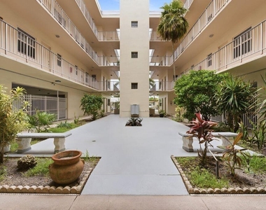 1747 Rodman Street - Photo Thumbnail 15