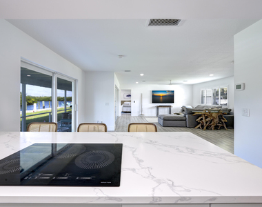 8585 Se Palm Street - Photo Thumbnail 15