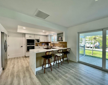 8585 Se Palm Street - Photo Thumbnail 12