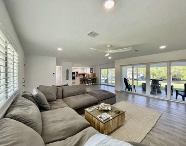 8585 Se Palm Street - Photo Thumbnail 9