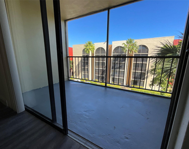 19455 Ne 10 Avenue - Photo Thumbnail 9