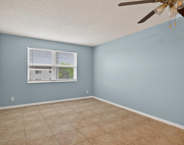 95 Ne 41st Street - Photo Thumbnail 2