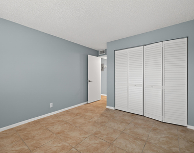 95 Ne 41st Street - Photo Thumbnail 6
