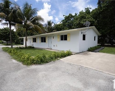 4409 Palm Avenue - Photo Thumbnail 7