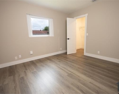 4409 Palm Avenue - Photo Thumbnail 6