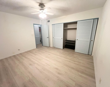 1551 N 12th Court - Photo Thumbnail 8