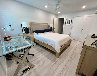 2115 Ne 37th Drive - Photo Thumbnail 10