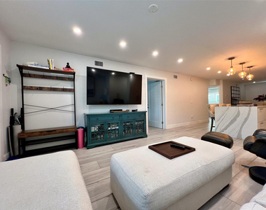 2115 Ne 37th Drive - Photo Thumbnail 5