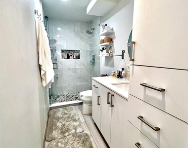 2115 Ne 37th Drive - Photo Thumbnail 12