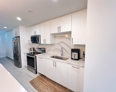 2115 Ne 37th Drive - Photo Thumbnail 1