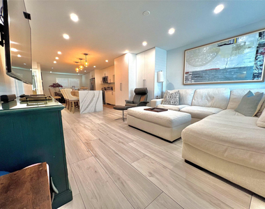 2115 Ne 37th Drive - Photo Thumbnail 4