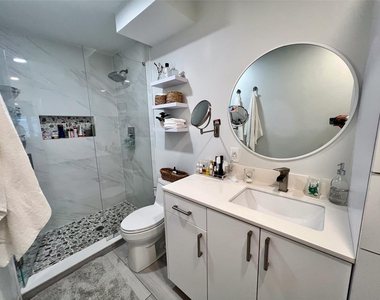 2115 Ne 37th Drive - Photo Thumbnail 13