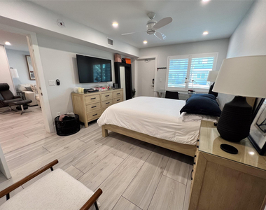 2115 Ne 37th Drive - Photo Thumbnail 11
