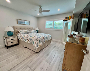 2115 Ne 37th Drive - Photo Thumbnail 14