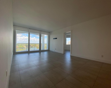 5401 Collins Avenue - Photo Thumbnail 6