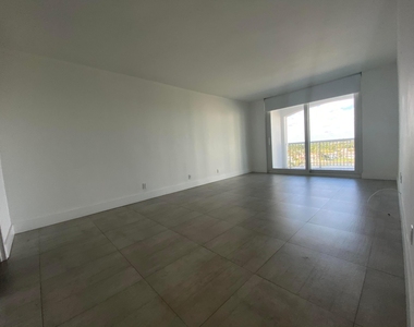 5401 Collins Avenue - Photo Thumbnail 13