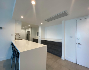 5401 Collins Avenue - Photo Thumbnail 3