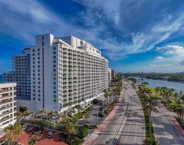 5401 Collins Avenue - Photo Thumbnail 35