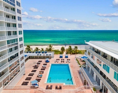 5401 Collins Avenue - Photo Thumbnail 31