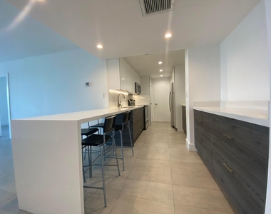 5401 Collins Avenue - Photo Thumbnail 7