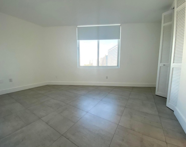 5401 Collins Avenue - Photo Thumbnail 17
