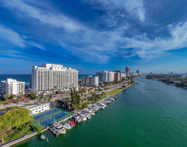 5401 Collins Avenue - Photo Thumbnail 1