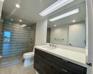 5401 Collins Avenue - Photo Thumbnail 15