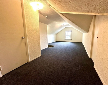 523 Valley Forge Road - Photo Thumbnail 12
