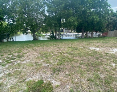 1317 Willow Road - Photo Thumbnail 29