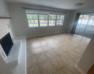 1317 Willow Road - Photo Thumbnail 9