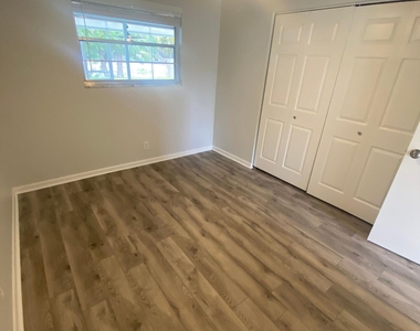 1317 Willow Road - Photo Thumbnail 19