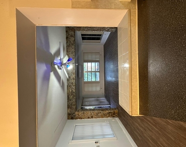 7000 Sw 11th Street - Photo Thumbnail 5
