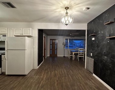 7000 Sw 11th Street - Photo Thumbnail 10
